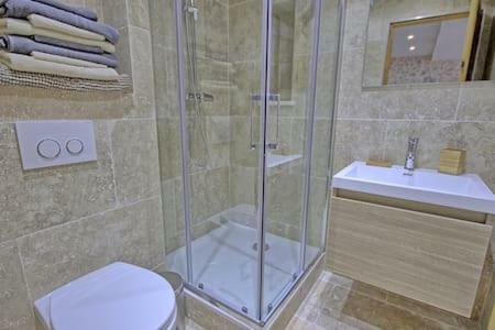 202-Appartement renove vieil antibes Buitenkant foto